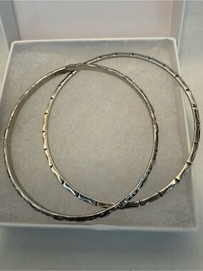 VGVC Polished Silver Textured Bangle Bracelet Set of 2 pairs Nicely w/Everything